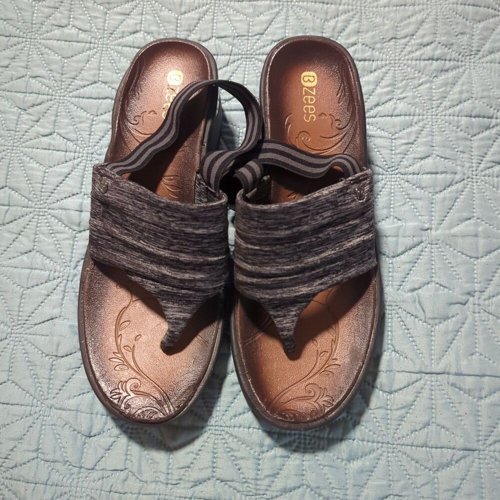BZees  "Dazzle" Thong Wedge Sandals Women's Size 8M Gray/Black Fabric Upper - Picture 6 of 10